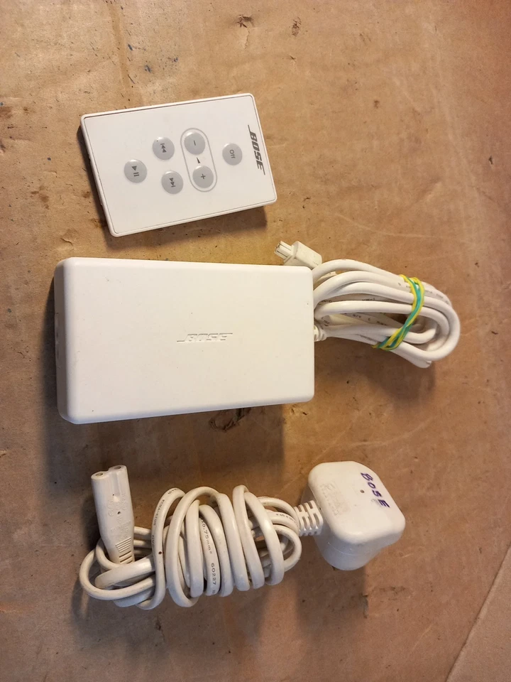 POWER SUPPLY AND REMOTE CONTROL FOR BOSE SOUND DOCK DIGITAL MUSIC SYSTEM - Image 2 of 4