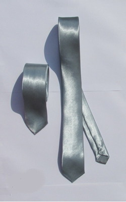 Cravatta Larga In Poliestere Grigio E Argento Con Motivo Paisley