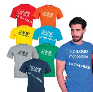 magliette con scritta staff