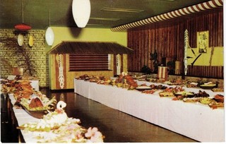 Murray Views postcard No. 17 Royal Hayman Hotel Hayman Island Queensland (C)