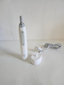 Oral-B iO Series 3 Electric Toothbrush,3769 Handle,Charger, for Parts or Repair