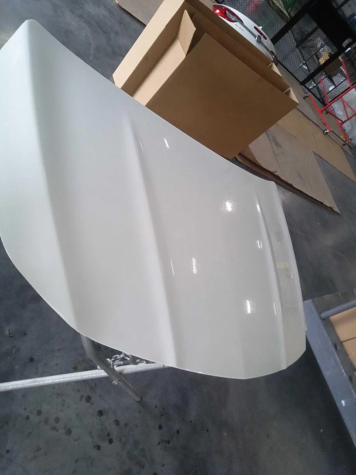 2019 Mercedes-Benz CLA-Class Hood Panel White OEM 1178800057 Dent/Scratches - Imagem 2 de 4