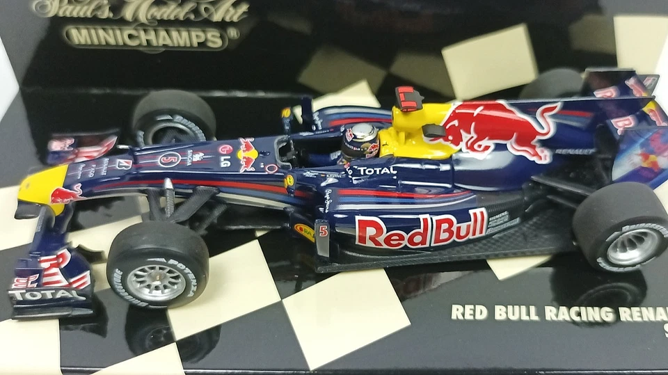 MINICHAMPS Red Bull Racing Renault RB6 Sebastian Vettel Weltmeister 2010 1:43 - Bild 4 von 4