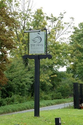 Photo 12x8 The Swan Public House sign Hilborough Off the A1065 Brandon Roa c2017