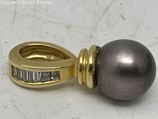 Gold With Diamonds Pendant Women's (Stamped 18K/750-Tested 18.29KT) Weight 3.4g