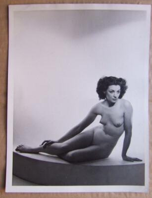Original Walter Vogel Akt Studie mit Studiostempel.  50er Jahre. (E)