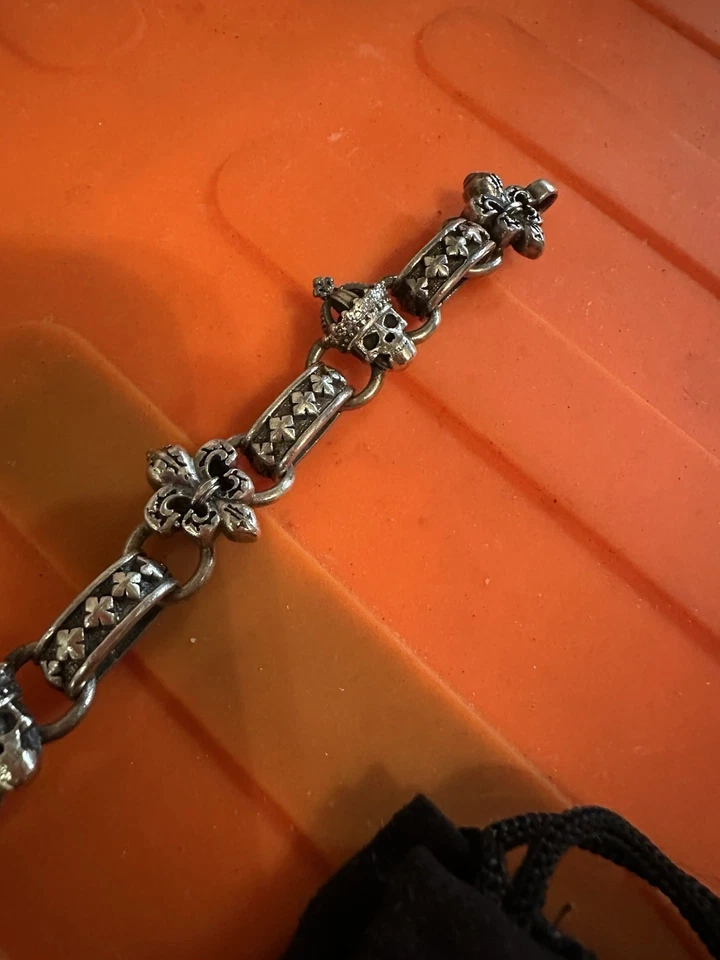 "Brazalete King Baby Coronada Calavera Flor de Lis 8"" Esterlina". Tiene resorte de cierre defectuoso Foto 3 de 4