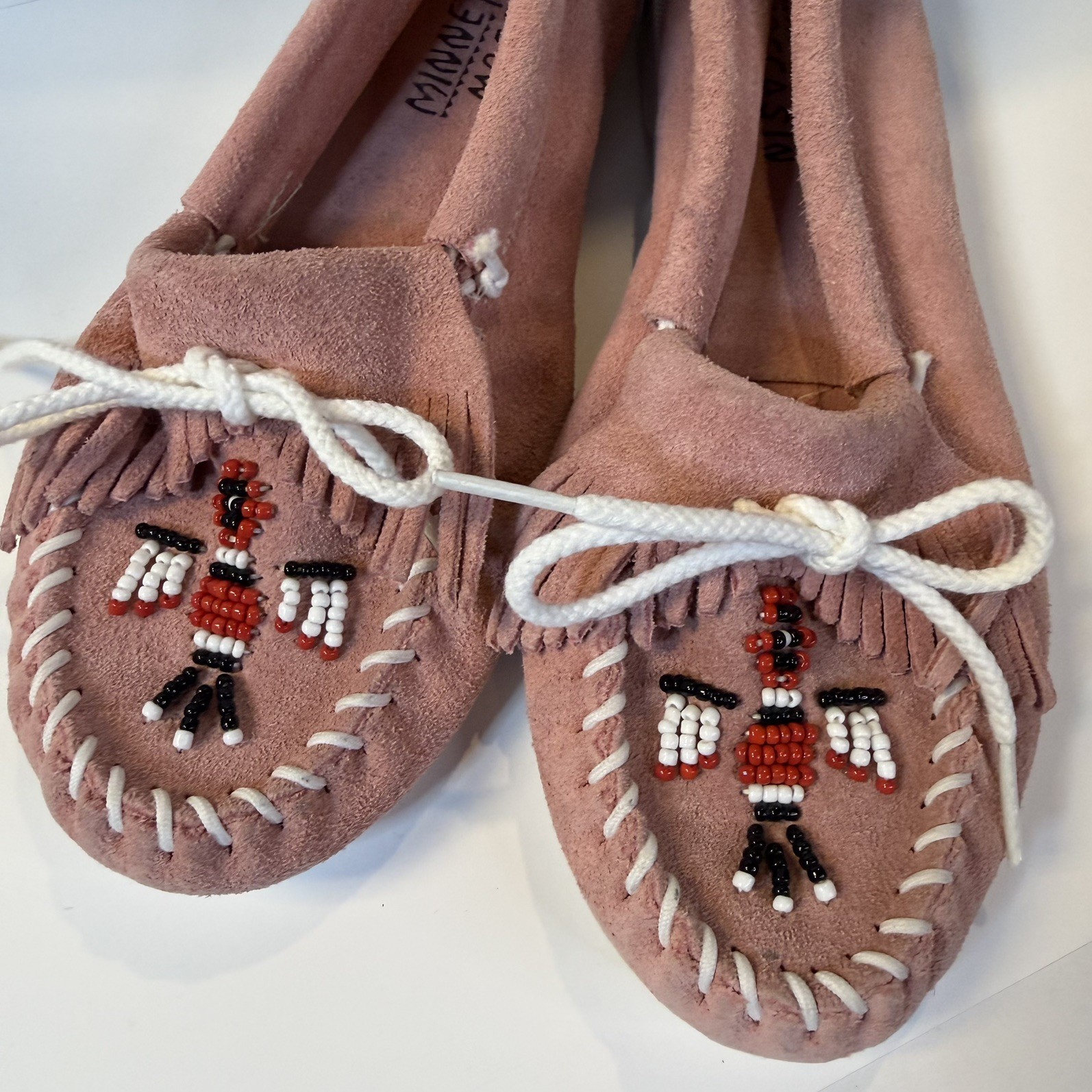Minnetonka Moccasin Women Pink Suede Leather Beaded Thunderbird Slip On Size 8