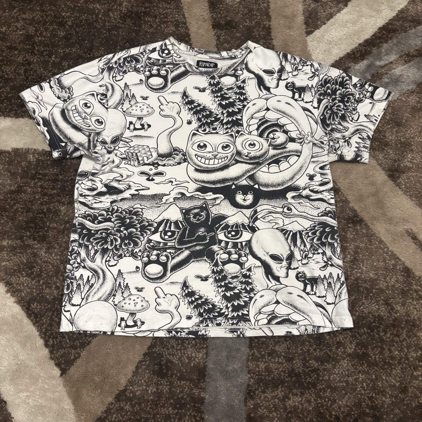 Camiseta Rip N’ Dip Gráfica Obscena AOP Talla Grande Diseñada en California EE. UU.