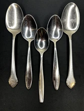Oneida Assorted 2 Wm A Rogers Deluxe Ltd Stainless Flatware & 3 Oneida Teaspoons