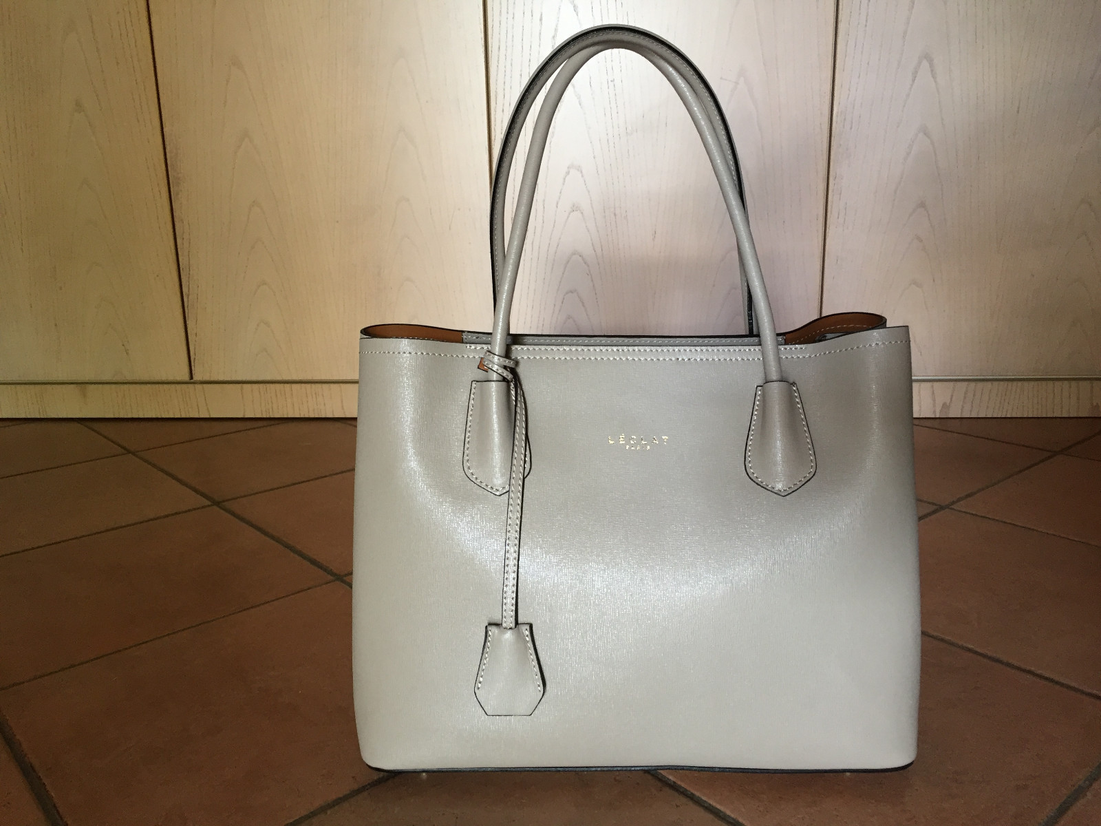Details zu Borsa Leclat Paris Le Richelieu pelle beige NUOVA mai indossata Tolle Angebote und niedrige Preise