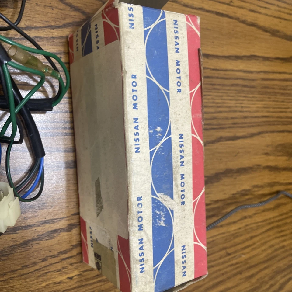 Nissan 27670-N8200 Switch-Air Con 1981-1983 Nissan Datsun 810 27670N8200 NOS OEM - Image 4 of 4