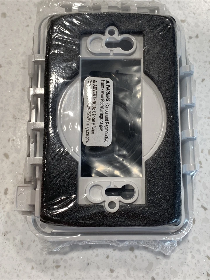 Hubbell TayMac MM110W 1-Gang Rectangle Plastic Weatherproof Electrical Box Cover