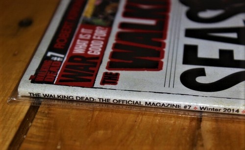 The Walking Dead Official Magazine Issue # 7 Boarded/Bag Day 1 2014 NEW Michonne - Picture 8 of 10