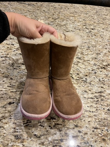 GIRLS BAILEY BOW II UGG BOOTS SIZE 3 