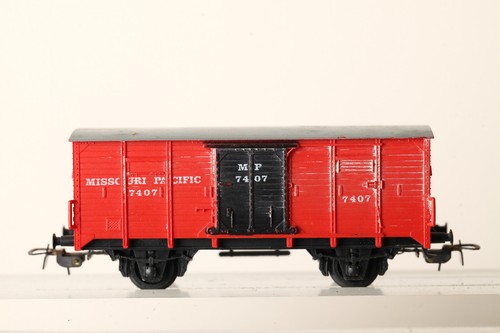 Piko H0 Gedeckter Güterwagen Missouri Pacific 7407 rot schwarz II. Wahl (311296) | Zustand: Gebraucht