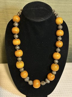 Vintage Chunky Amber Colored Bakelite Necklace With 12 Medium And 1 Large Bead