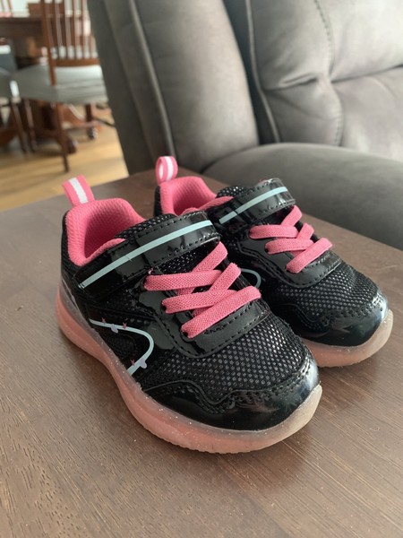 YESKIS Zapatos Iluminados para Niños Pequeños LED Intermitentes Tenis Malla Negro Talla 6