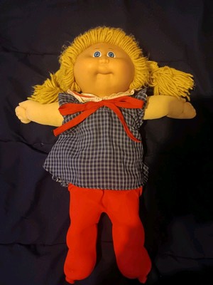 Cabbage Patch Doll 1980s, signature of Xavier Roberts, In Original clothing 