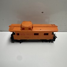 Tyco HO Scale Union Pacific Offset Cupola Caboose Train Car 1654 Rolling Stock