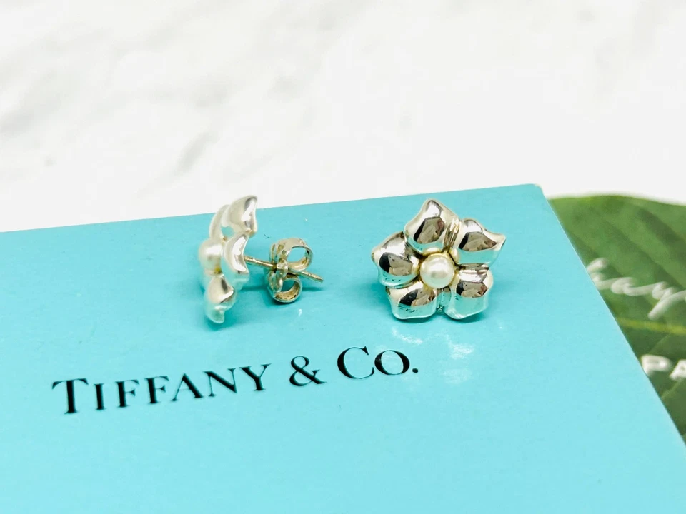 TIFFANY & Co. Baby Pearl Flower Earrings Silver 925 Pouch or Box Fast shipping - Image 2 of 4