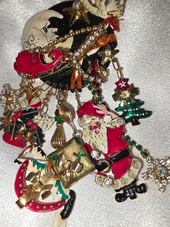 Lunch At The Ritz Christmas Night Santa Moon Charms Brooch or Pendant - Image 3 of 4