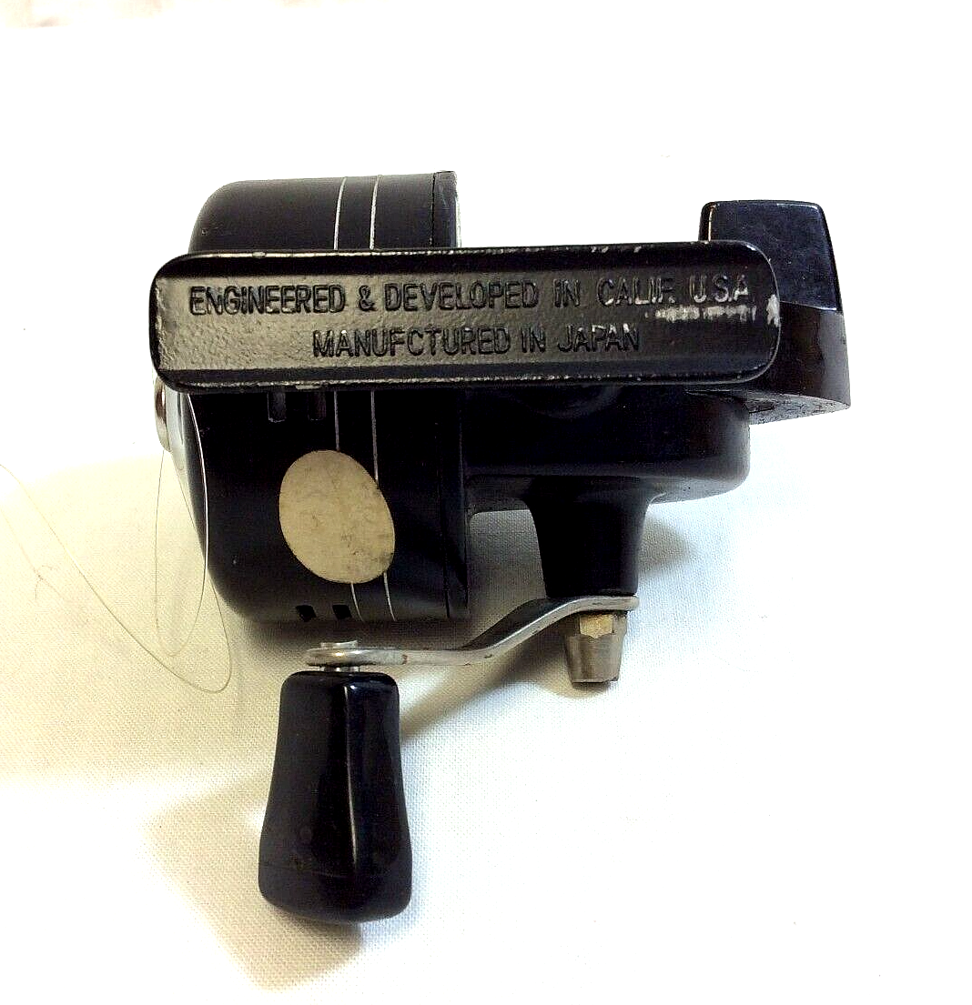 ダイワ　Daiwa　9300c Vintage DAIWA 9300C Spincasting Freshwater Fishing Reel