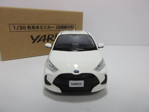 1:30 Toyota YARIS 2020 Color Sample Minicar Super White II Diecast CHN - Picture 5 of 6