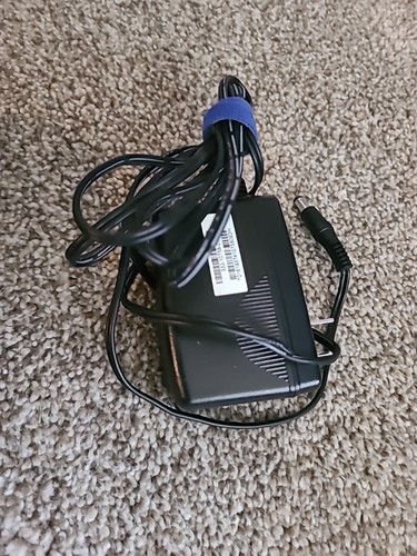 NETGEAR R6300 SMART WIFI ROUTER w/ POWER CORD - Picture 3 of 3