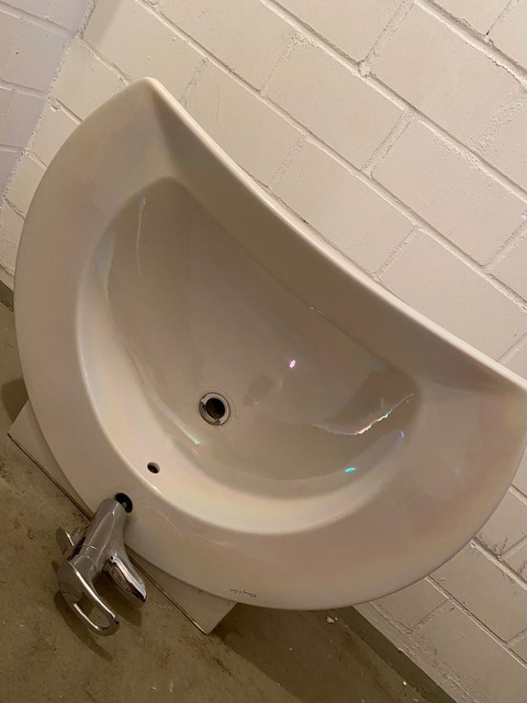 Broadway Waschbecken 70cm Villeroy und Boch Helios 715870 ...