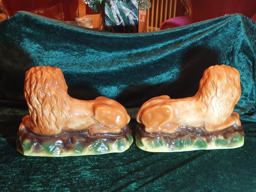 Large Pair of Recumbant Lions Scottish Bo'ness Staffordshire-Style c. 1900 - Picture 7 of 13