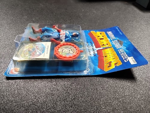 Marvel Comics Secret Wars CAPTAIN AMERICA Action Figure Mattel 1984 MOC - Picture 3 of 6
