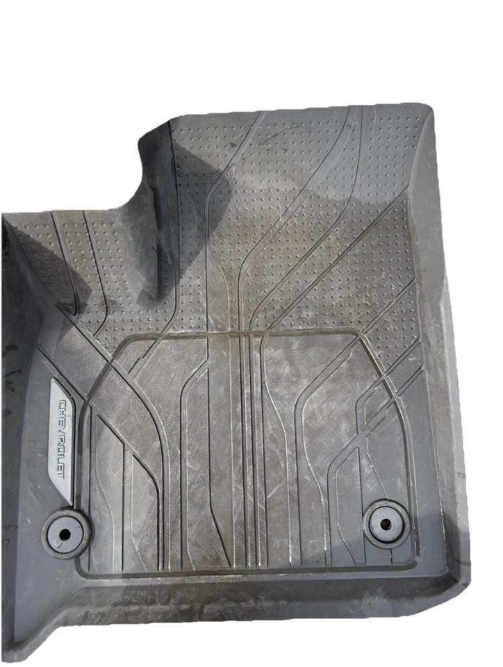 CHEVROLET TRAVERSE 2018-2023 Premium Floor Mats OEM Gray PREOWNED 4-PCS. - Image 2 of 4