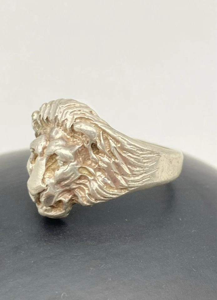 Gorgeous 925 Silver Ring. Lion Head Design. Size 10. Marker. Designer name - Image 3 of 4