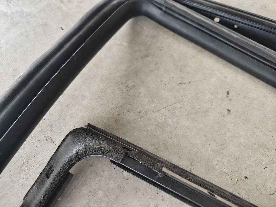 1998-2001 Subaru Impreza купе 2.5RS пассажирской двери окна резиновый уплотнительный кронштейн - Изображение 4 из 4