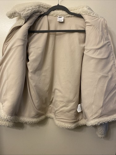 Nike Swoosh Full Zip Sherpa Jacket Beige/white Size X-small. Worn Once - Afbeelding 10 van 10