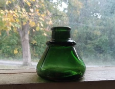 BEAUTIFUL MOSS FOREST GREEN CONE INK BOTTLE HAND BLOWN 1890 NICE COLOR!