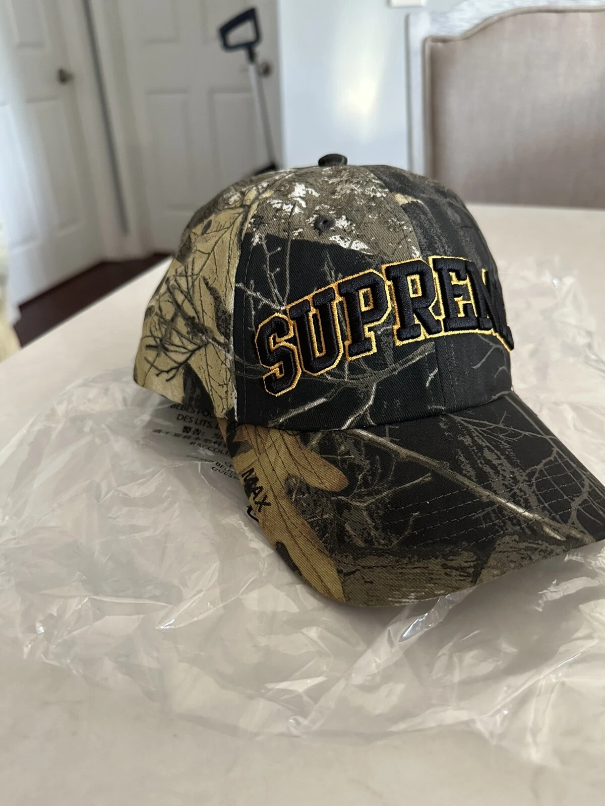 Chapeau Supreme FW24 Difference 6 panneaux camouflage noir brodé taille unique EN MAIN