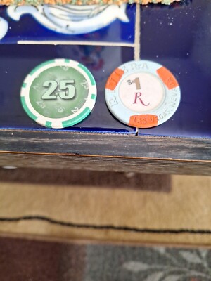 2 Pc Lot $1 RIVIERA LAS VEGAS CASINO Chip & $25 Unbranded  Estate Find