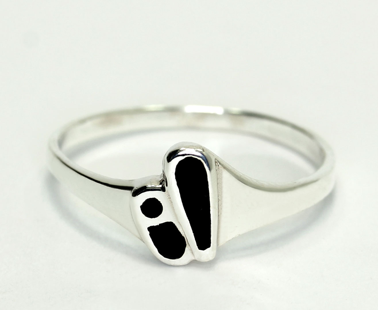 Vintage Sterling Silver Black Onyx Inlay Footprints Style Band Ring ...