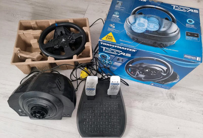Thrustmaster T300 RS Servo Base + Racing Wheel und 2 Pedal Set - Wie neu!