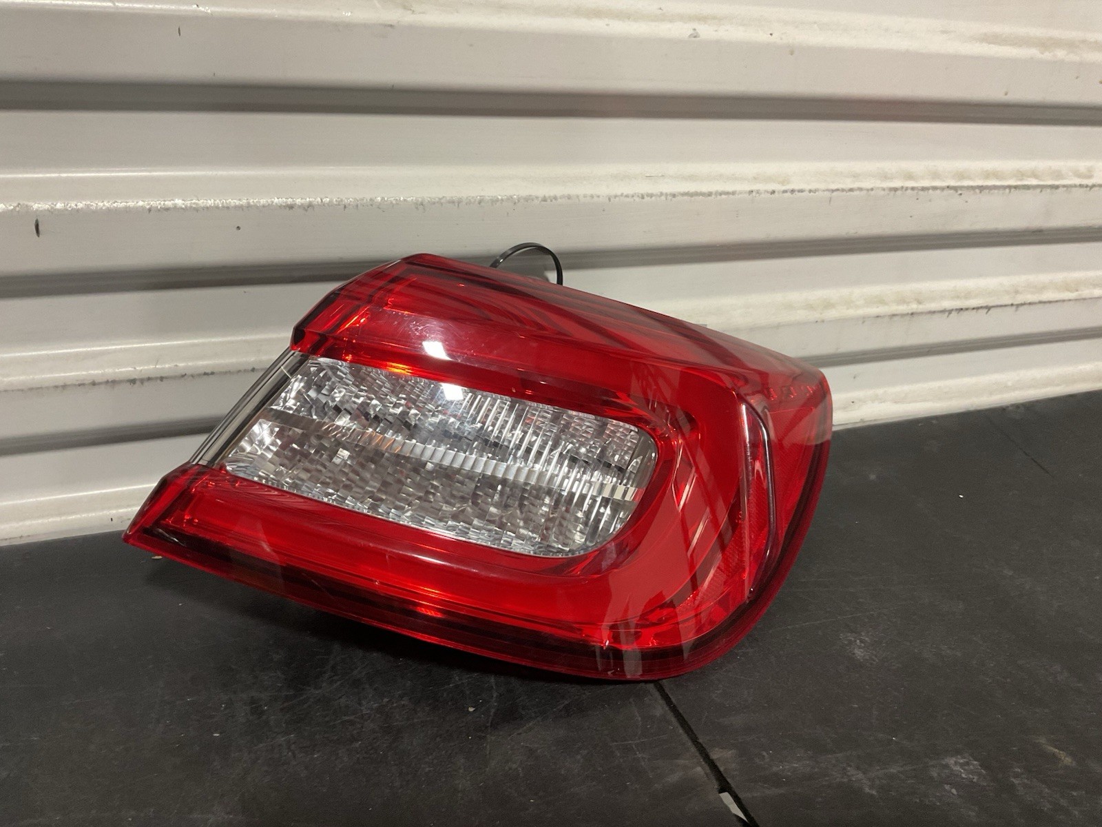 2014 2016 2018 2020 2021 MASERATI QUATTROPORTE RIGHT TAIL LIGHT OEM USED