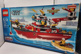 Lego 7207 City Fire Fire Boat Ship Complete With Manual and box. MINT. RETIRED