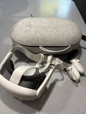 Meta Quest 3 Standalone VR Headset White w/ Touch Controllers & Carrying Case