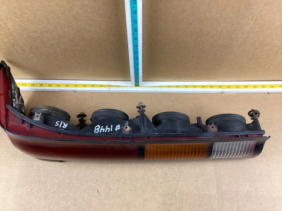 Luz trasera derecha pasajero Ford Tempo 1992-1994 F23E13440AA OEM Foto 4 de 4