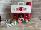 VINTAGE RARE 1995 Fisher Price Little People Farm Model #2590 Barn w/ 10 Figures