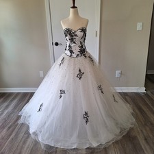Black Embroidery Ball Gown Wedding Dresses Corset Back Tulle Bridal Gowns