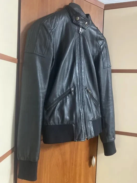 Chaqueta bomber Dolce & Gabbana para mujer de cuero negra IT 38 forro rojo Foto 2 de 4