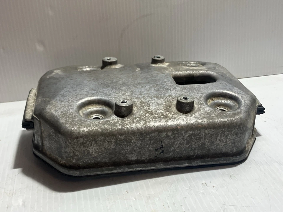 2009 Kawasaki Vulcan Classic 1700 Valve Cover, Right (OEM) - Imagem 2 de 4