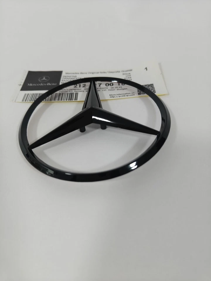 Insignia tapa maletero trasero emblema estrella negro brillante mercedes amg e350 sedan w212 Foto 4 de 4